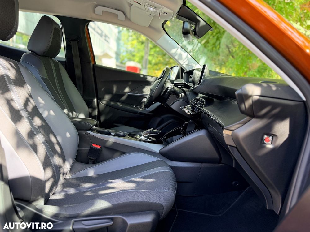 Peugeot 2008 PureTech 130 EAT8 GT Exclusive - 12