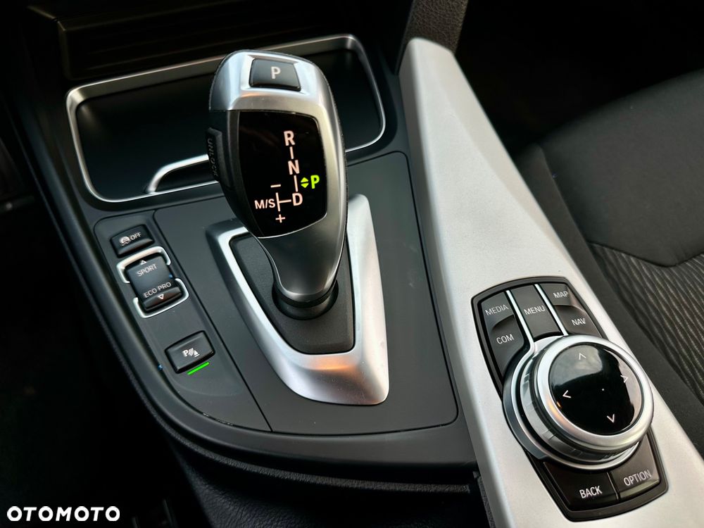 BMW Seria 3 318i Advantage - 30