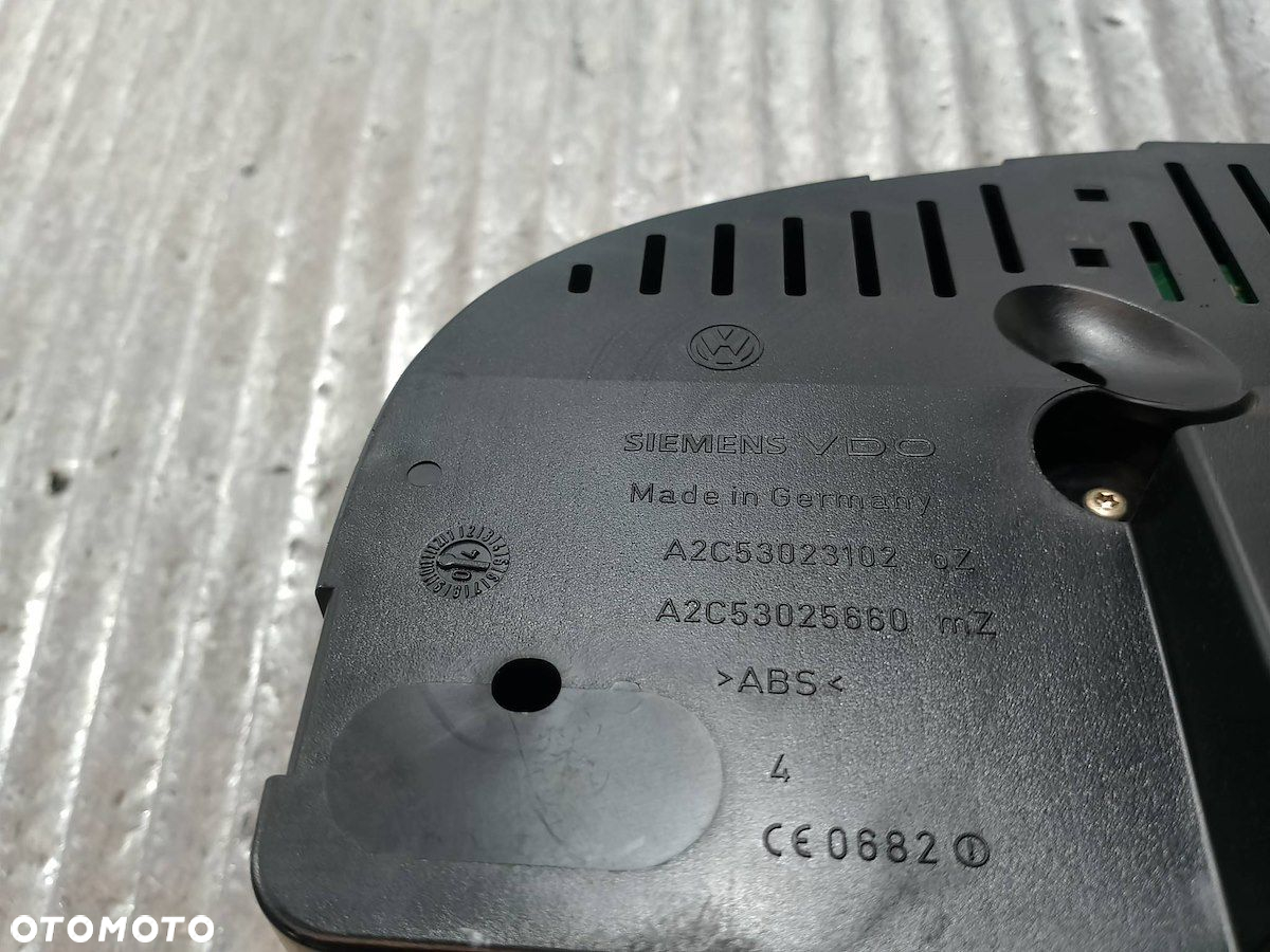 LICZNIK VW TOURAN I 1T0920871A  V0020000 2.0 TDI - 8
