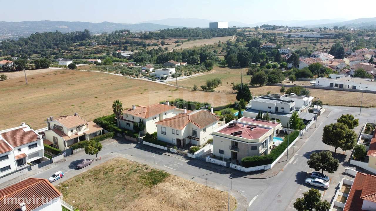 Moradia V6 de Prestígio na Urb. do Covelo - Covilhã - Grande imagem: 4/52