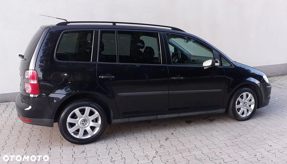 Volkswagen Touran 1.9 TDI Conceptline DSG - 2