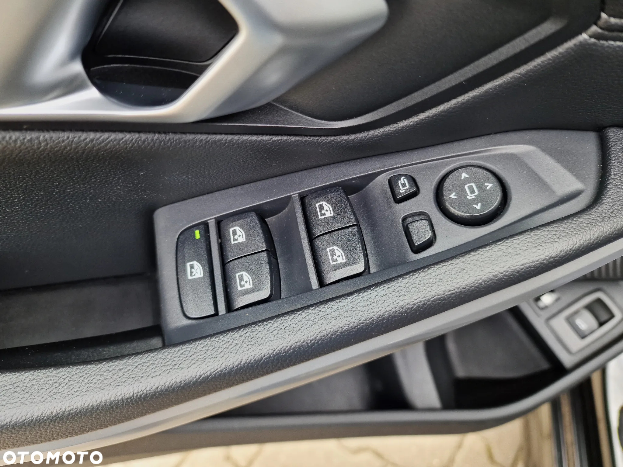 BMW Seria 3 330e PHEV - 38
