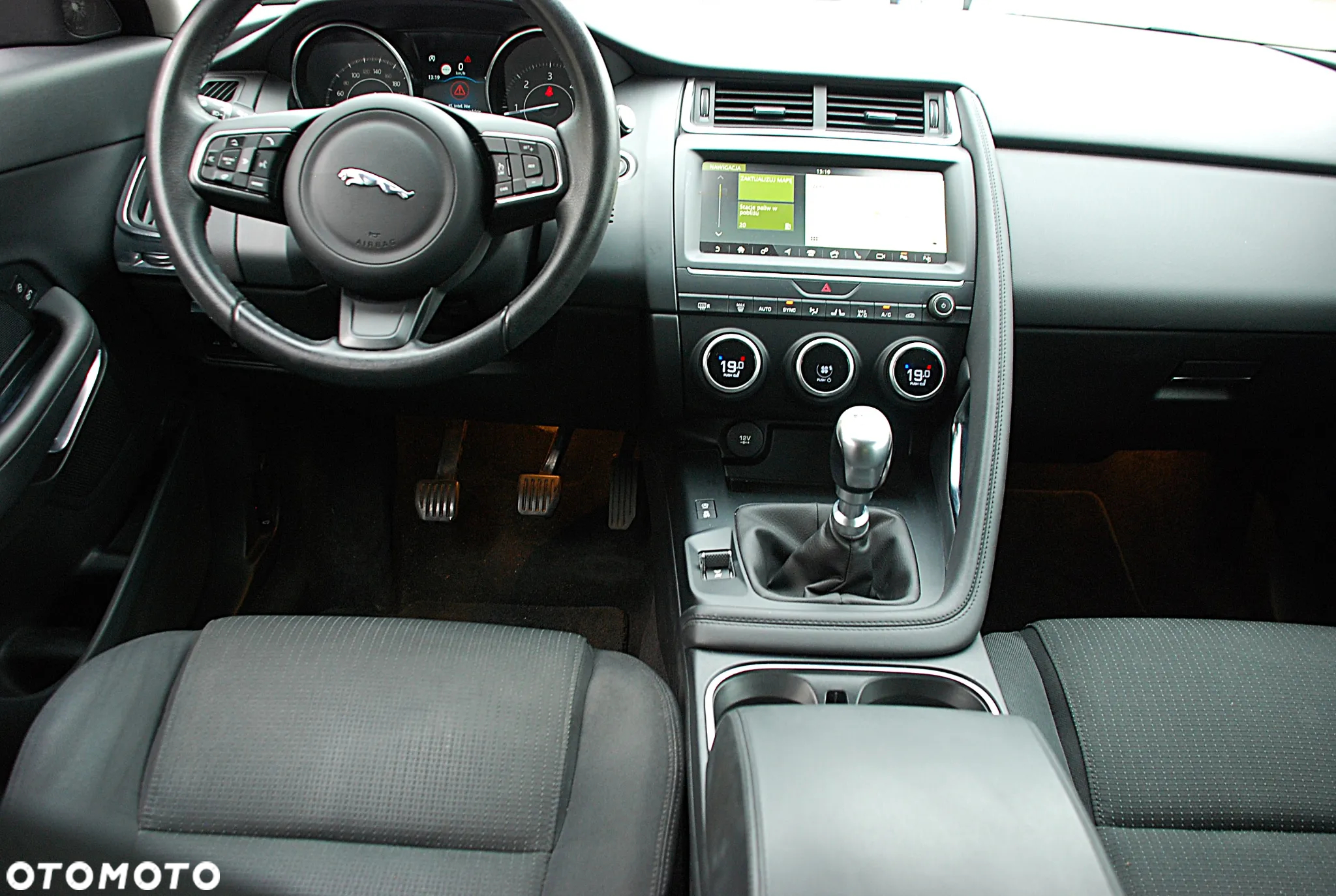 Jaguar E-Pace D150 R-Dynamic - 28