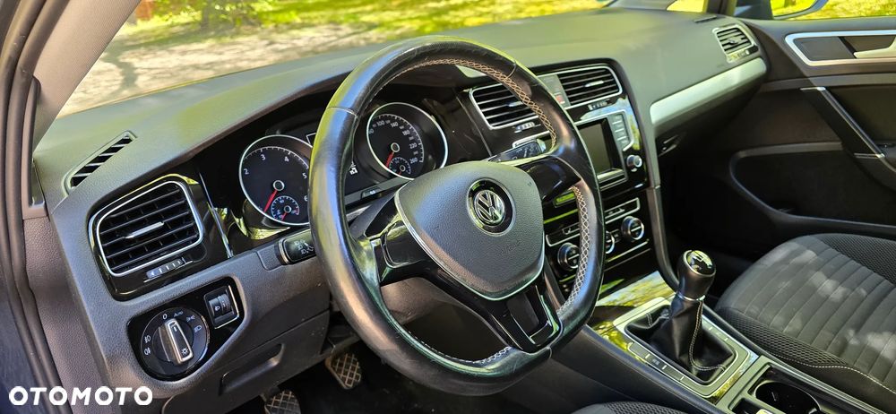 Volkswagen Golf - 10