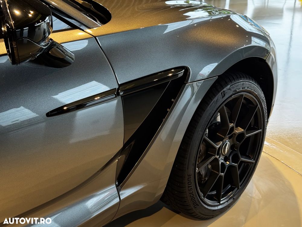 Aston Martin DBX - 10