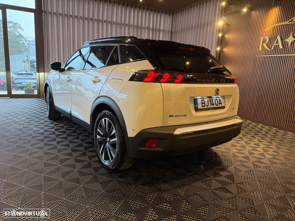 Peugeot e-2008 GT Pack - 4