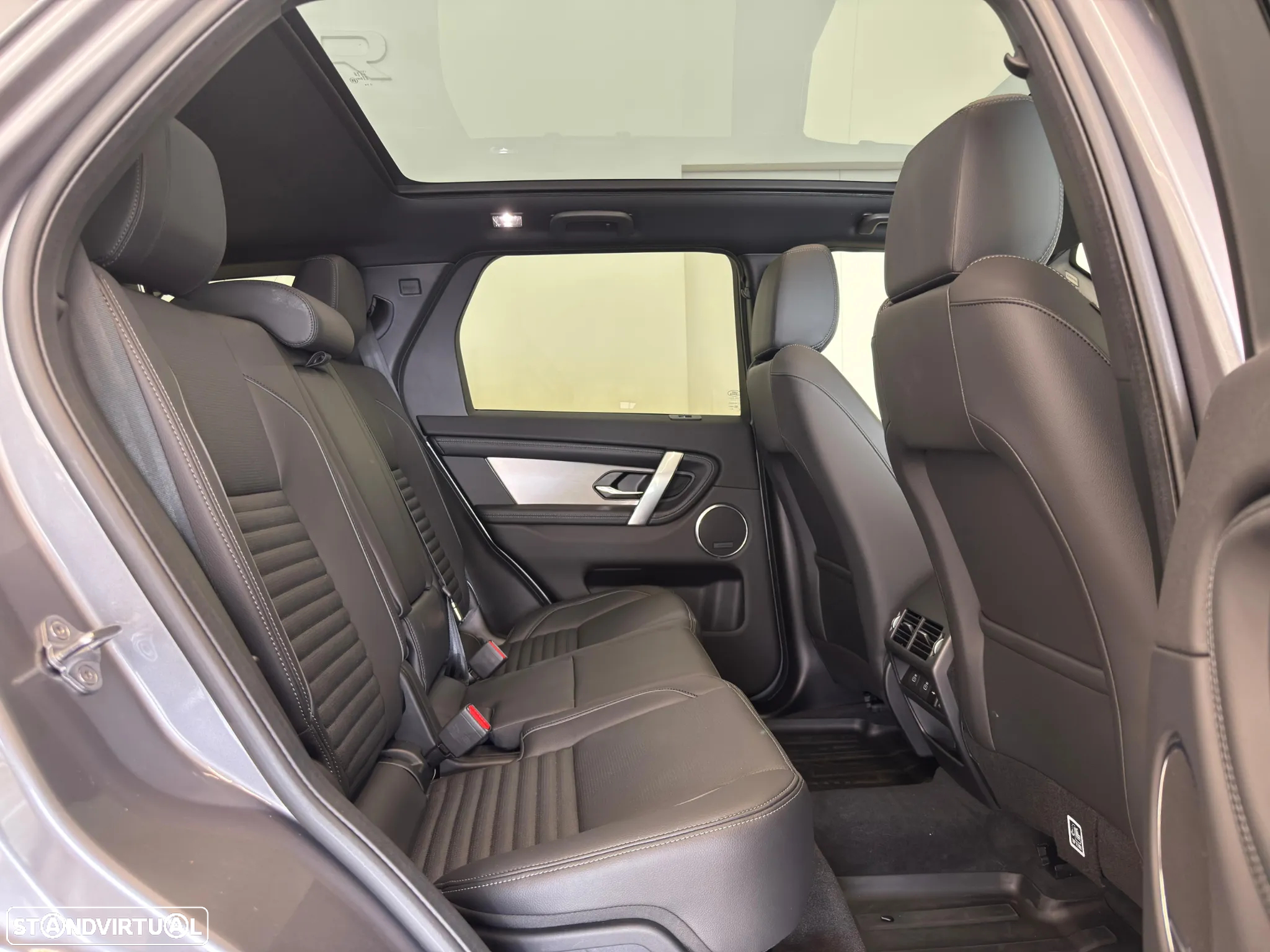 Land Rover Discovery Sport 1.5 I3 P270e AWD Dynamic SE - 9