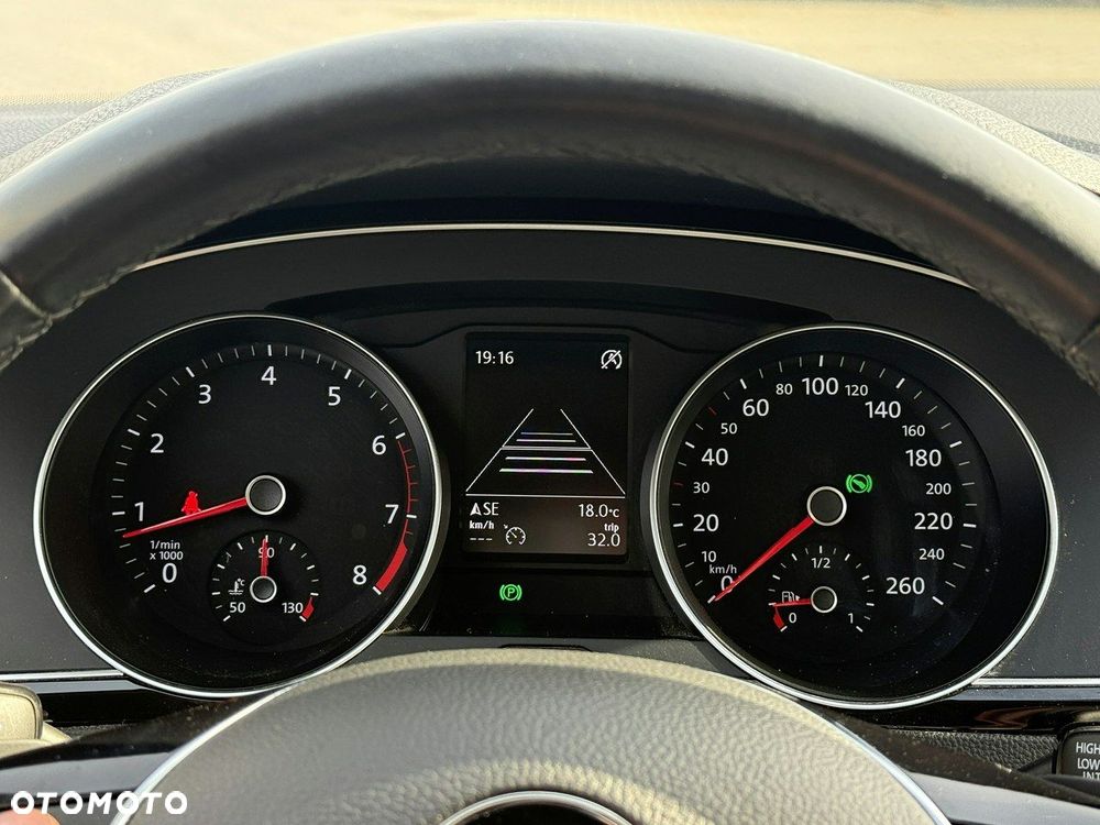 Volkswagen Passat - 17