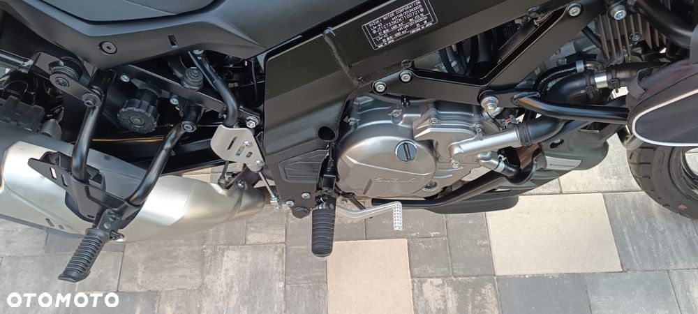 Suzuki V-STROM - 30