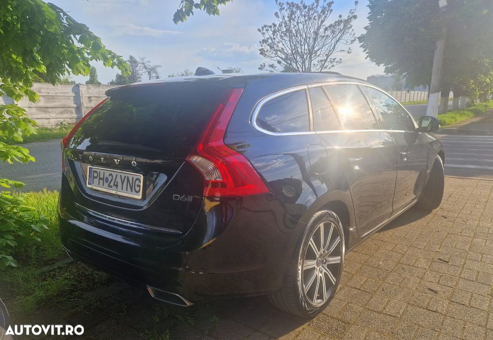 Volvo V60 D6 Plug-In-Hybrid AWD Geartronic Summum - 4