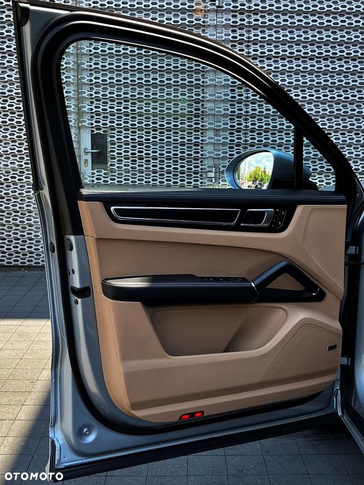 Porsche Cayenne - 18