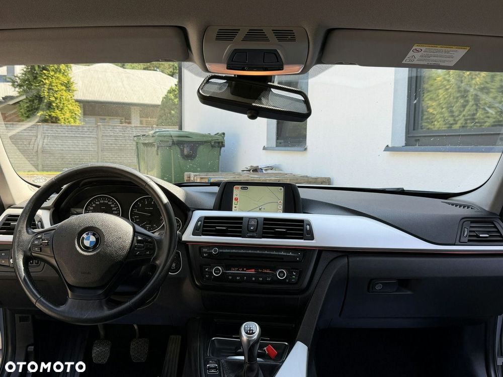 BMW Seria 3 320i Sport Line - 5