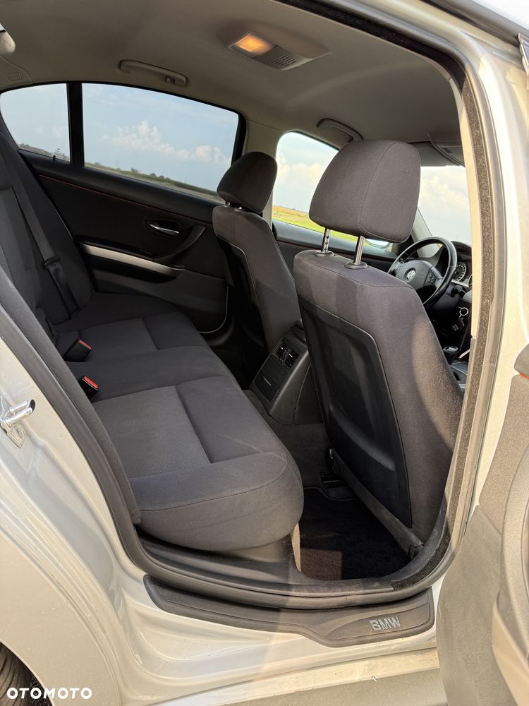 BMW Seria 3 318d - 16