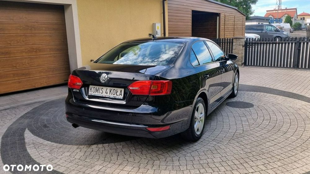 Volkswagen Jetta - 6