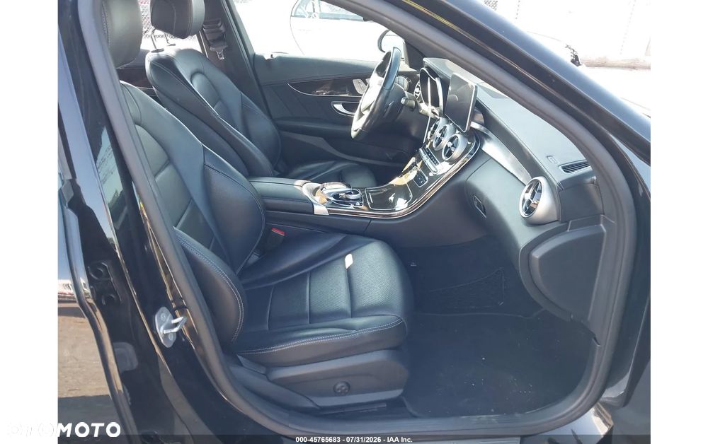 Mercedes-Benz Klasa C 300 7G-TRONIC AMG Line - 7