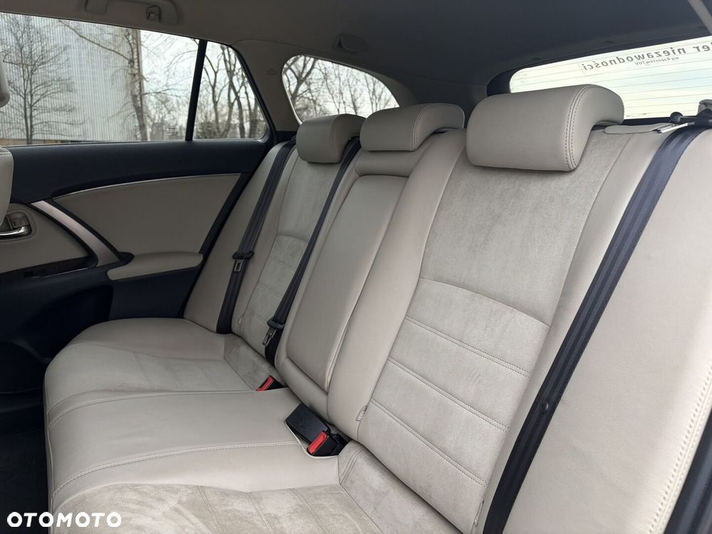 Toyota Avensis 2.0 D-4D Premium - 15