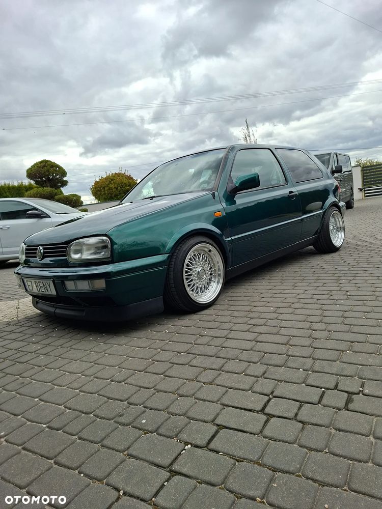 Volkswagen Golf - 23