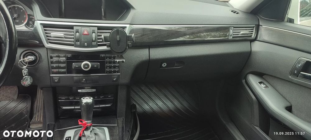 Mercedes-Benz Klasa E 220 CDI DPF BlueEFFICIENCY Automatik Avantgarde - 30