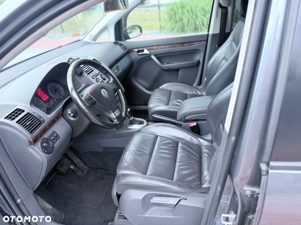Volkswagen Touran 2.0 TDI DPF Highline DSG - 9