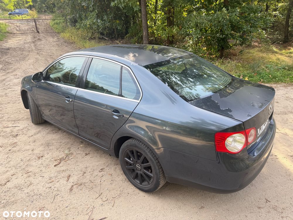 Volkswagen Jetta 1.9 TDI Comfortline - 5