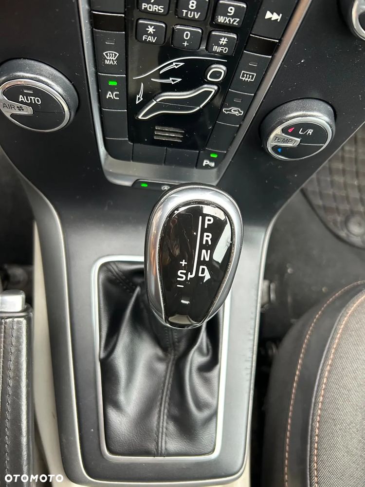 Volvo V40 Cross Country - 12