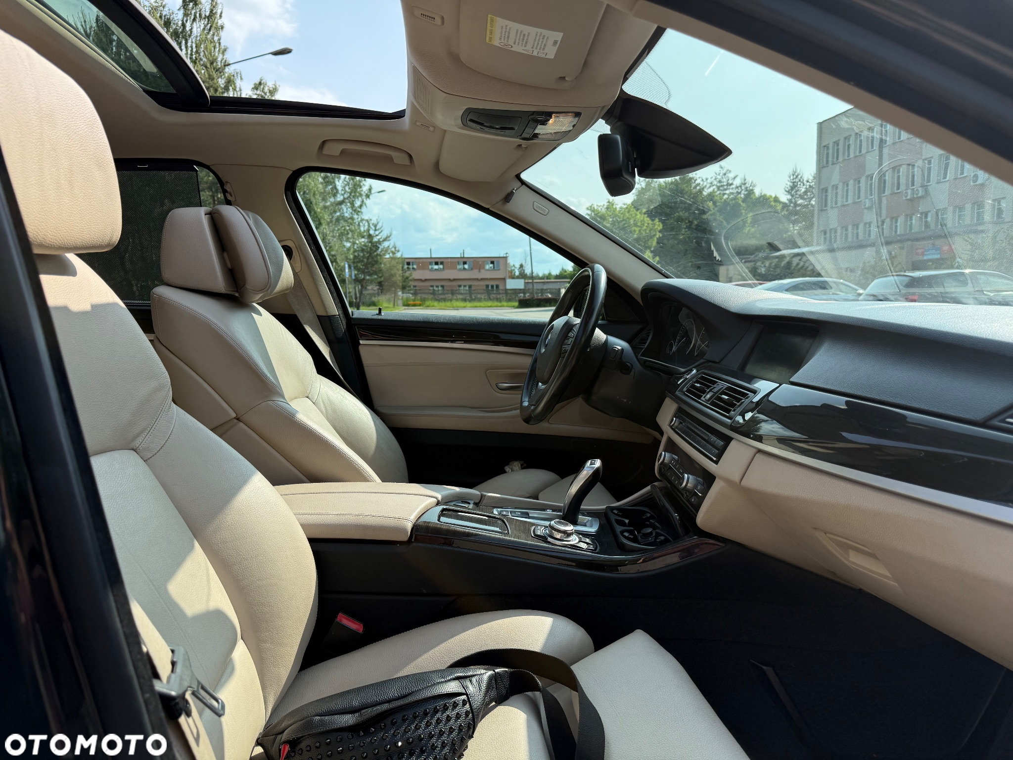 BMW Seria 5 528i xDrive - 14