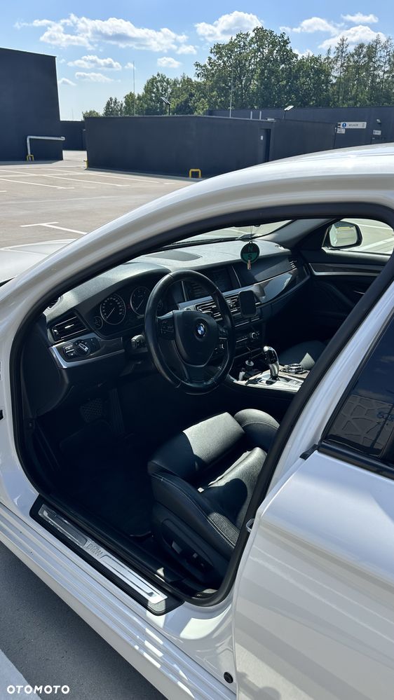 BMW Seria 5 520d Luxury Line - 11