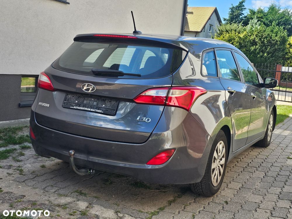 Hyundai i30 blue Kombi 1.6 CRDi Classic - 3