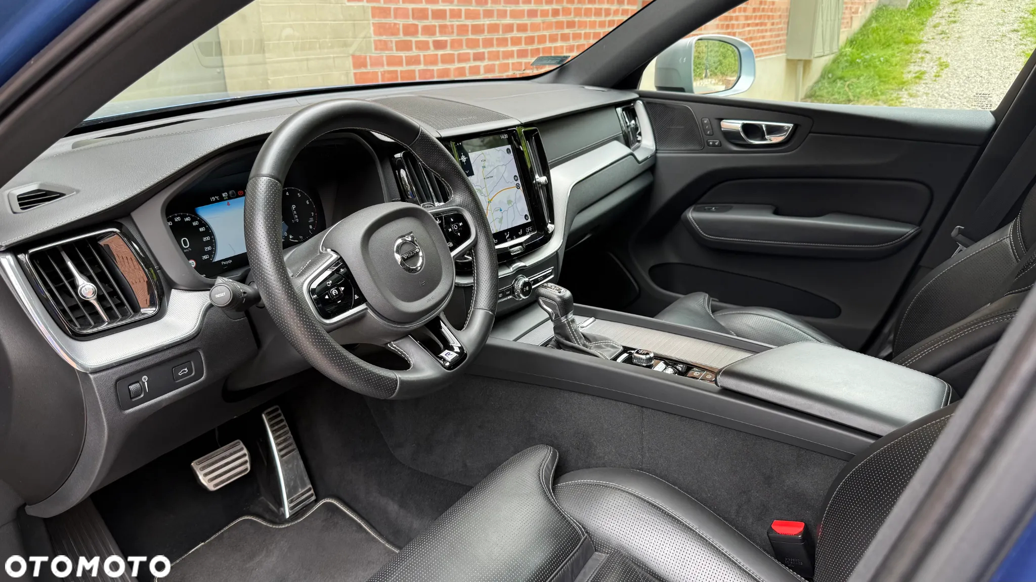Volvo XC 60 T6 AWD R-Design - 4