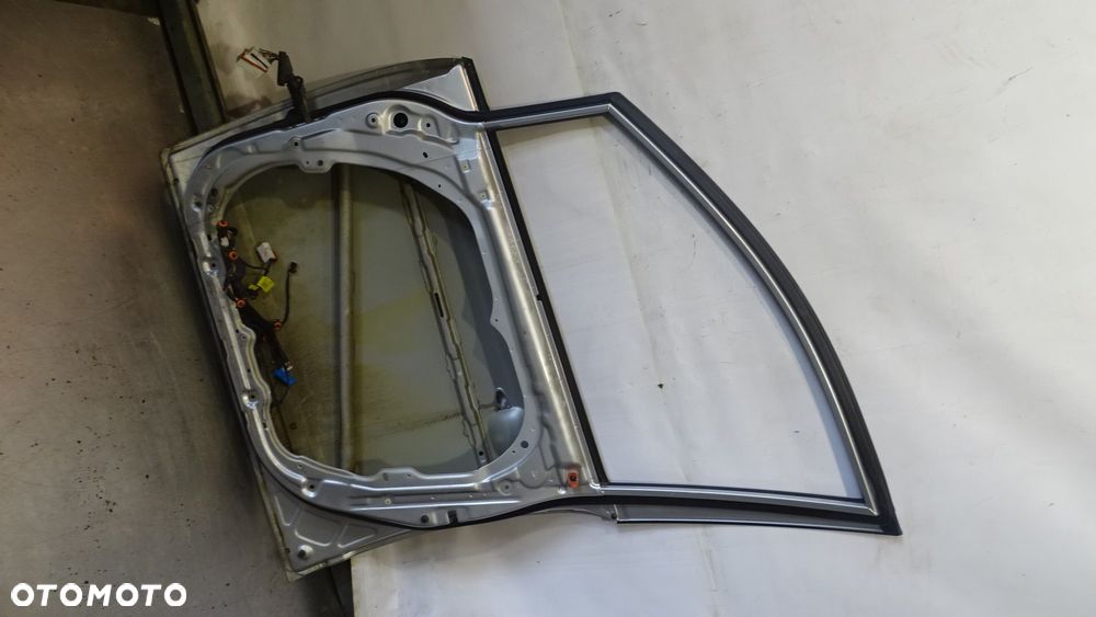 DRZWI PRAWY PRZÓD KIA CARENS III 2.0 KOL: 3D - 13