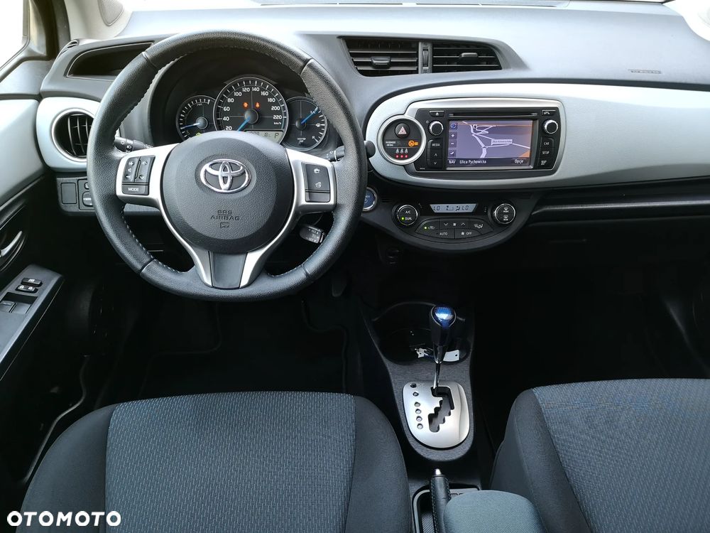 Toyota Yaris Hybrid 100 Life - 8
