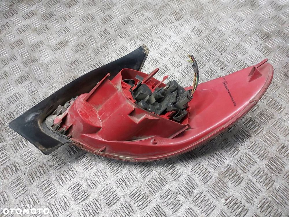 LAMPA LEWY TYŁ + PRAWY TYŁ PEUGEOT 206 I LIFT HB 5D - 11
