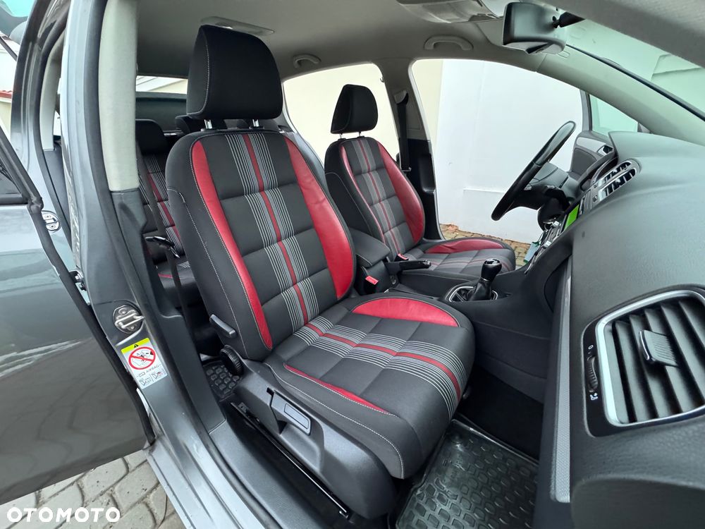 Volkswagen Golf - 33