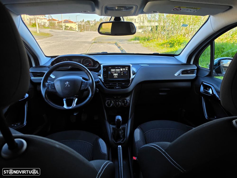 Peugeot 208 1.2 PureTech Style - 28