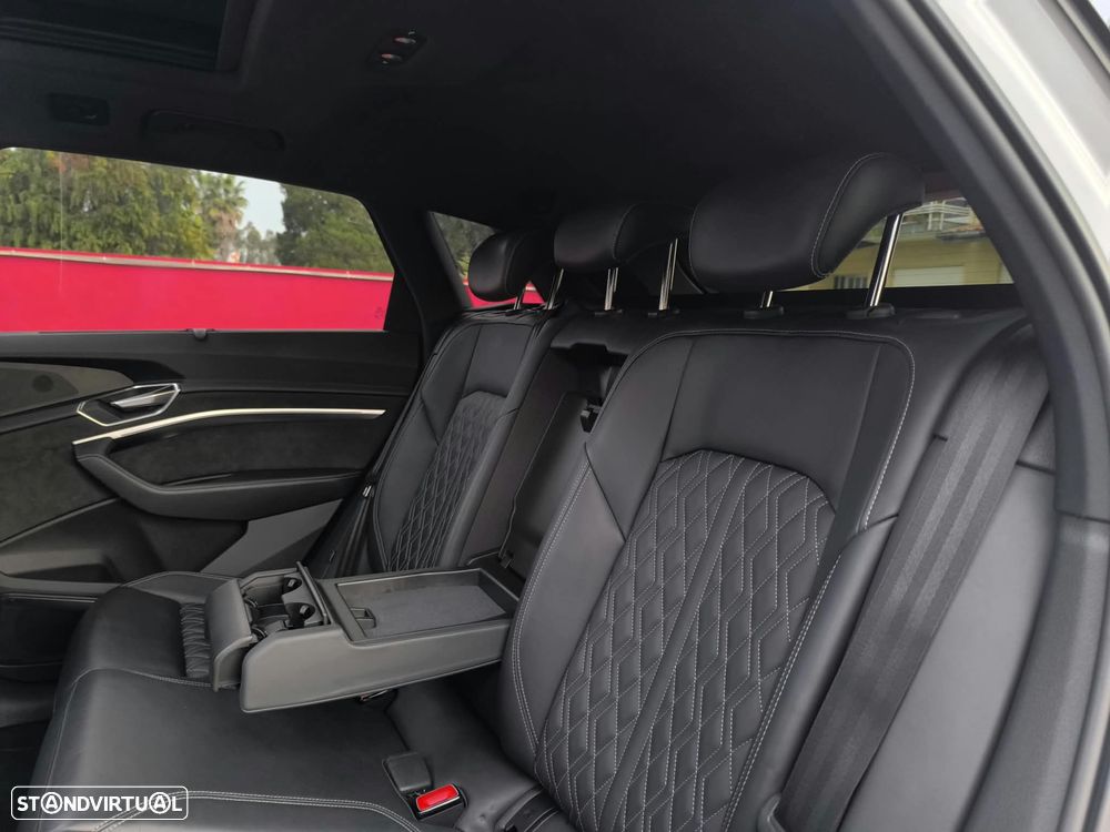 Audi e-tron 55 quattro S line - 34