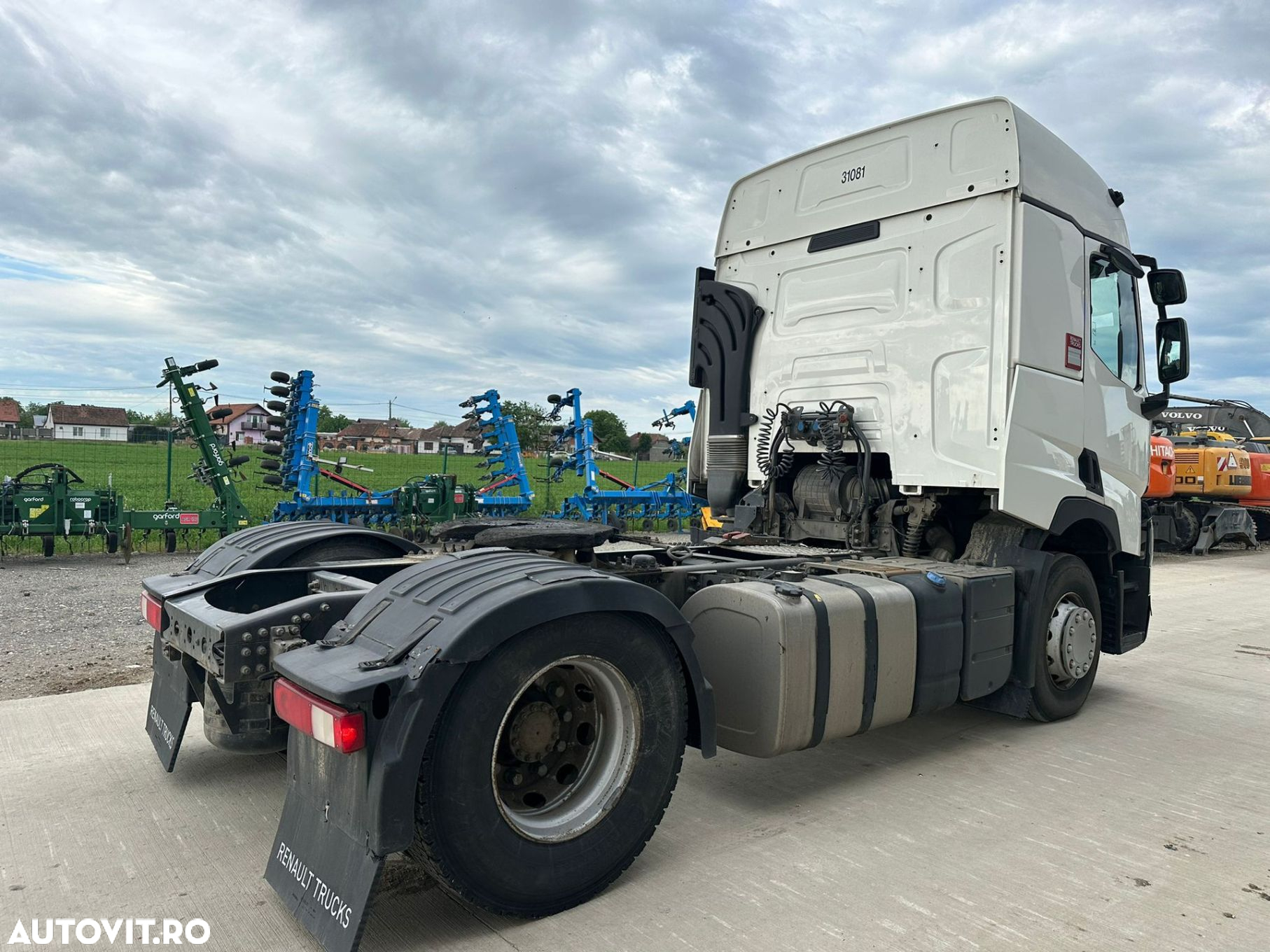 Renault T460 4x2 Cap Tractor - 3