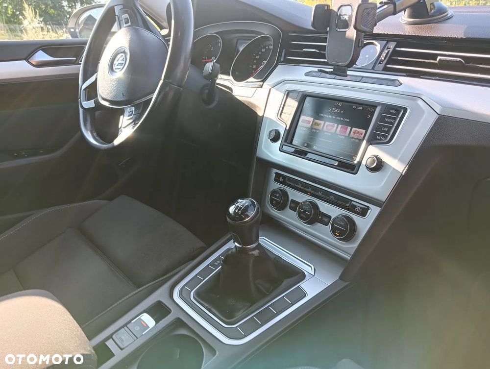 Volkswagen Passat 1.6 TDI BMT Comfortline - 11