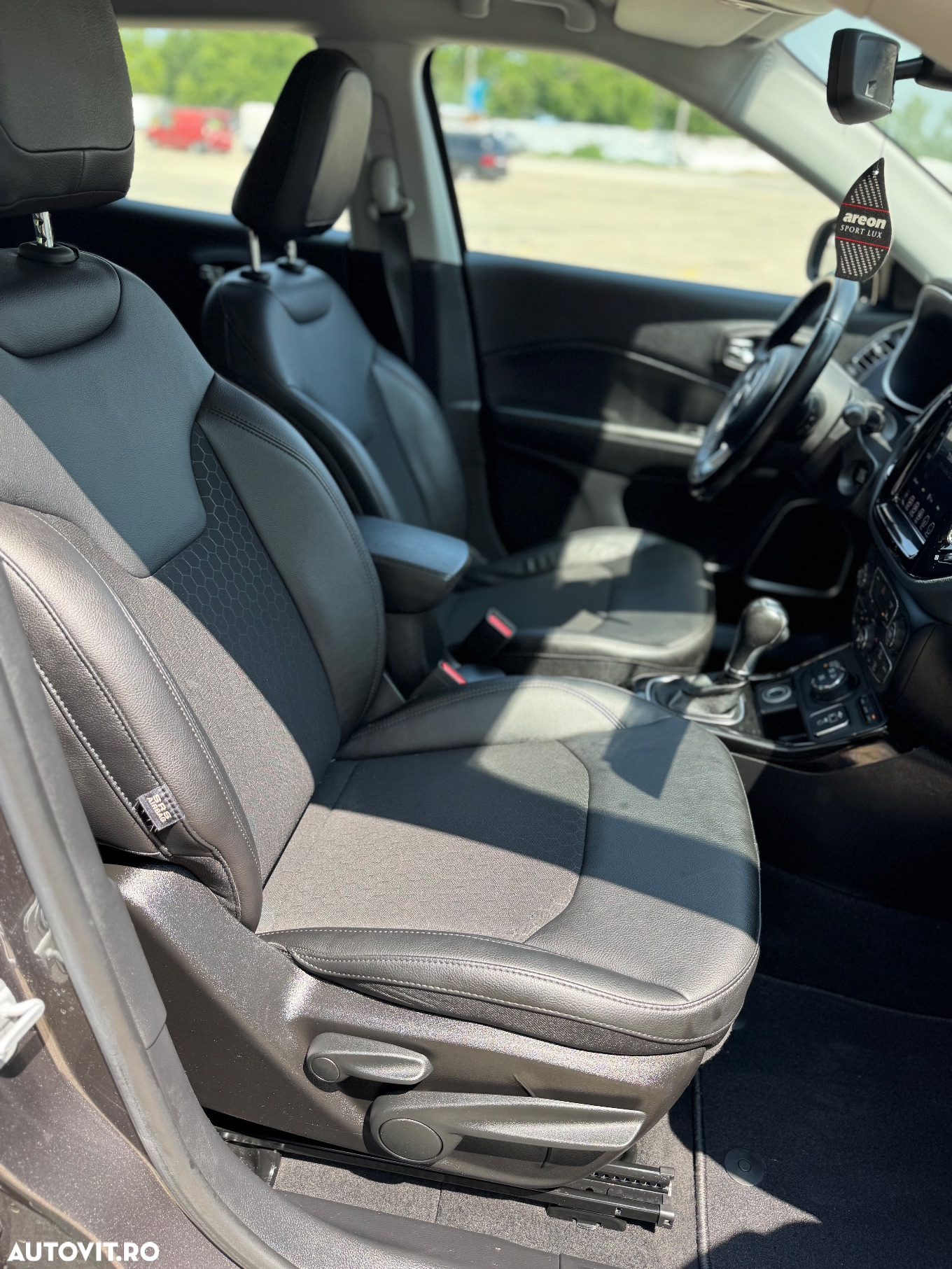Jeep Compass - 28
