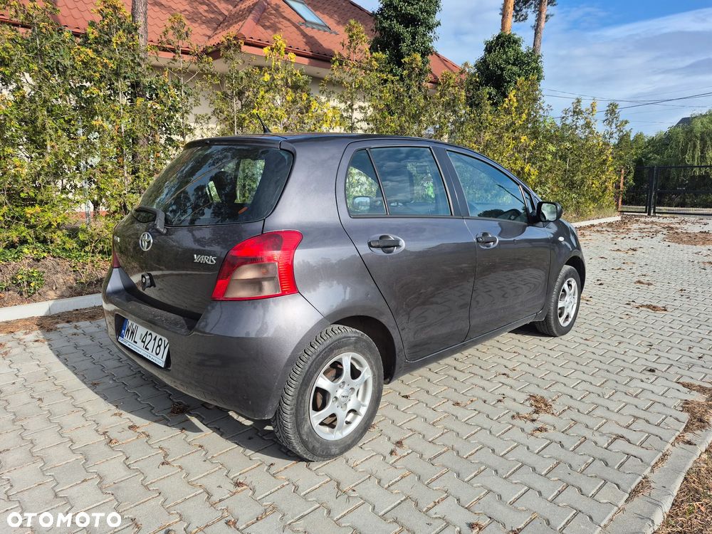 Toyota Yaris - 4