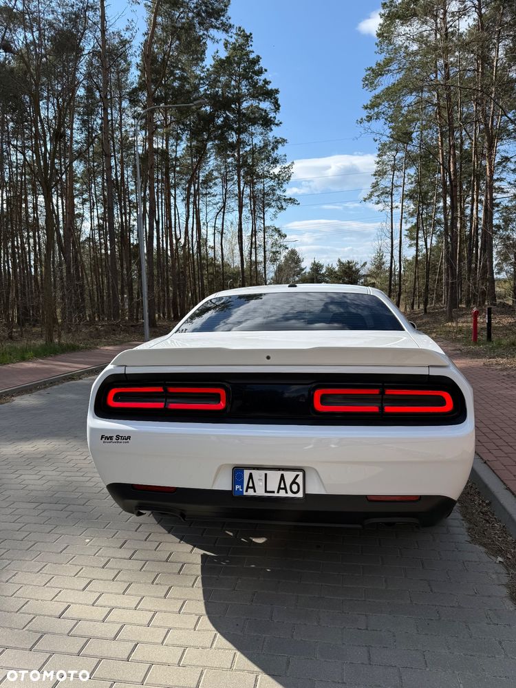 Dodge Challenger - 12