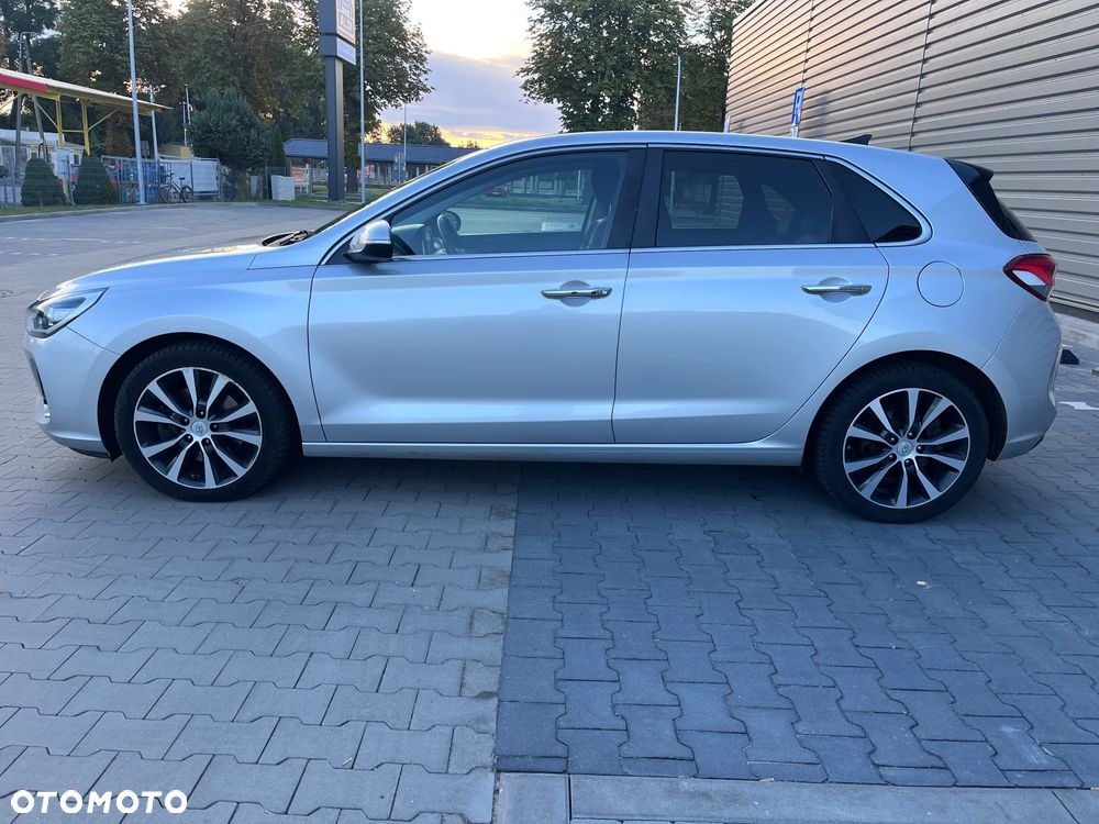 Hyundai i30 1.6 D Premiere Luxury DCT - 4