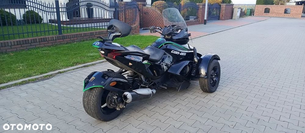 Can-Am Spyder - 3