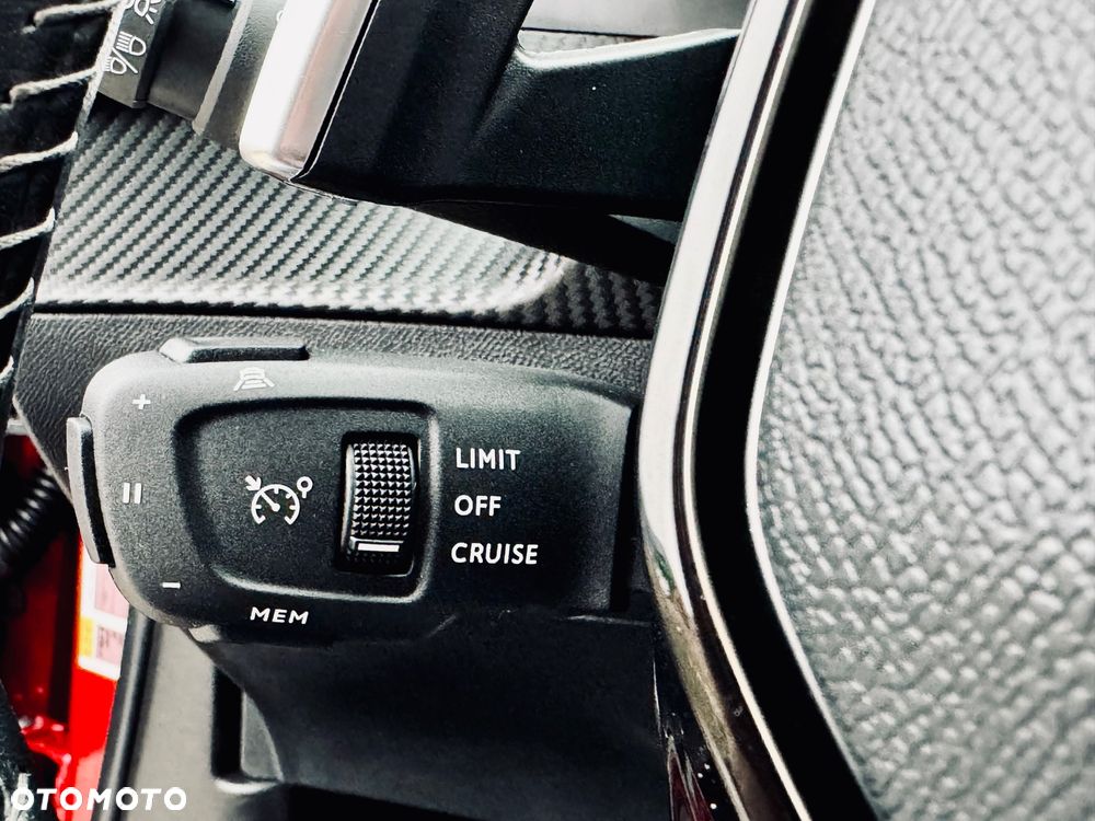 Peugeot 2008 1.5 BlueHDi Allure Pack S&S EAT8 - 35