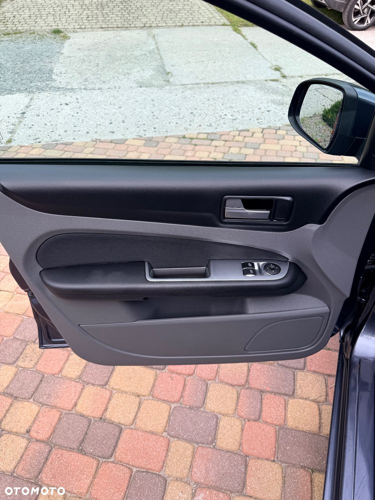 Ford Focus 1.6 16V Trend - 18