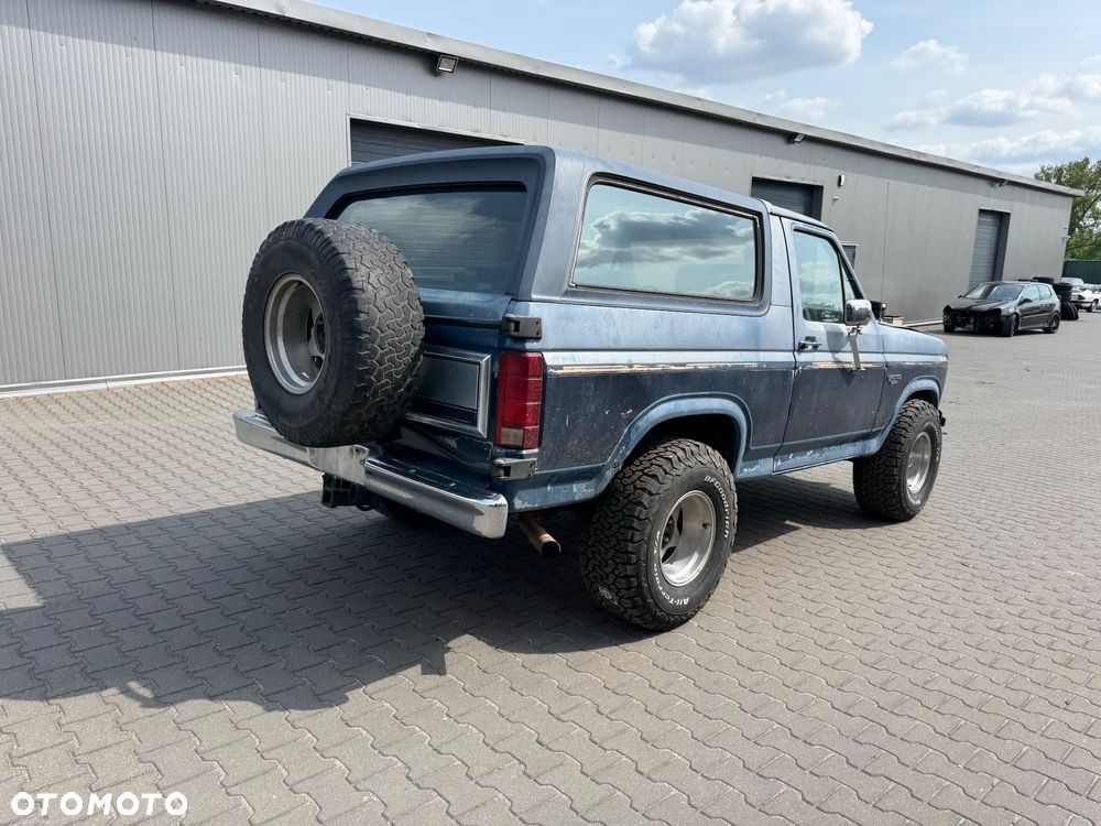 Ford Bronco - 3