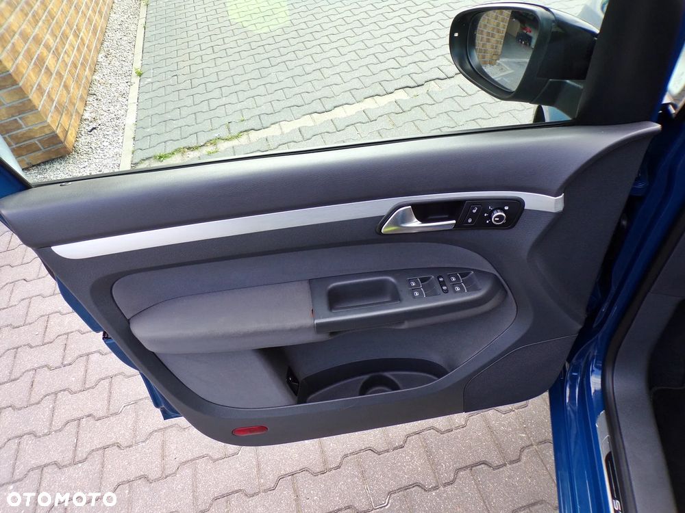 Volkswagen Touran 2.0 TDI DPF STYLE - 17
