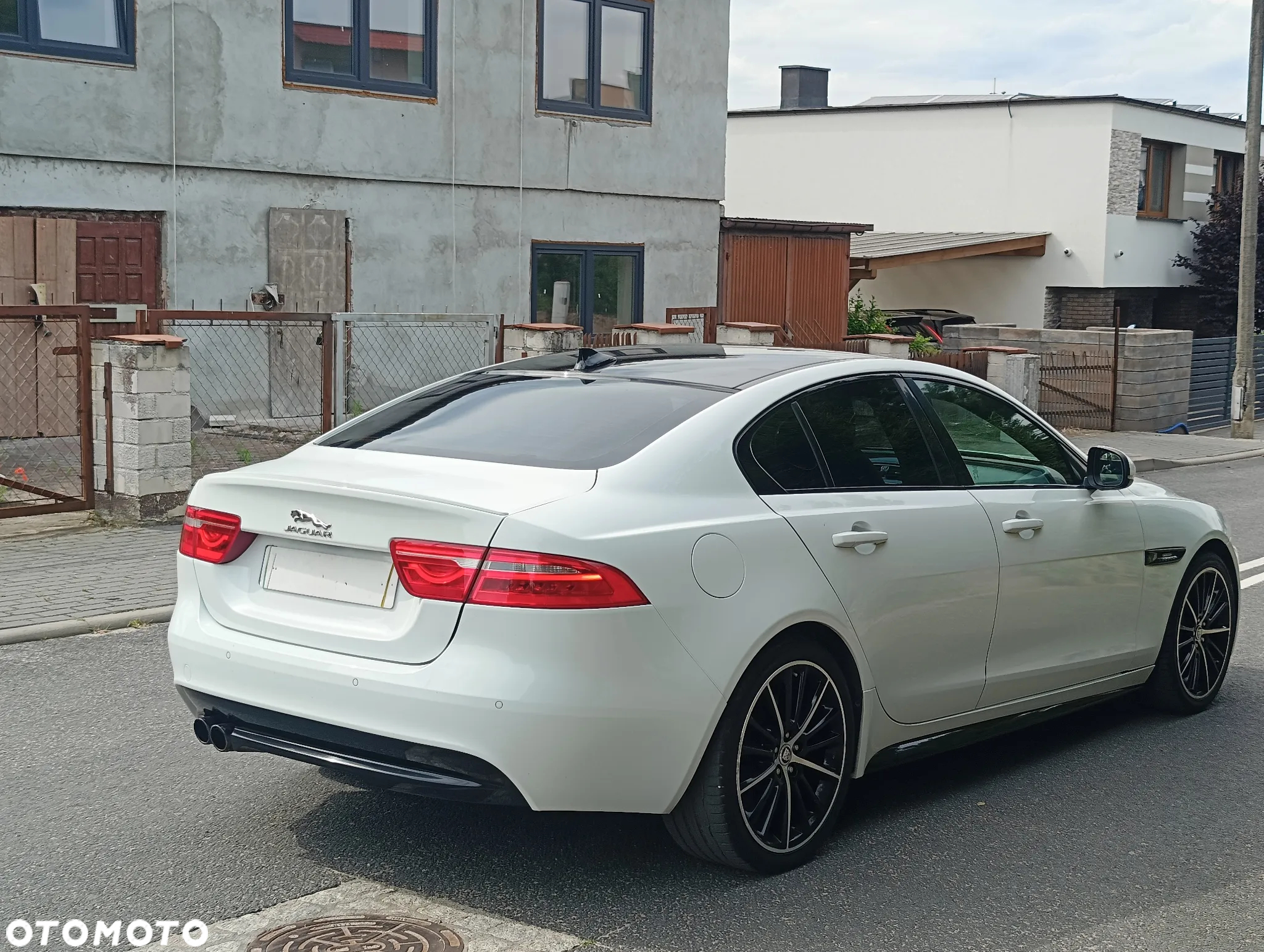 Jaguar XE 2.0 D AWD R-Sport - 3