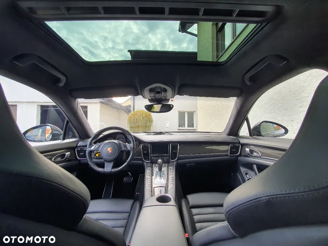Porsche Panamera - 12