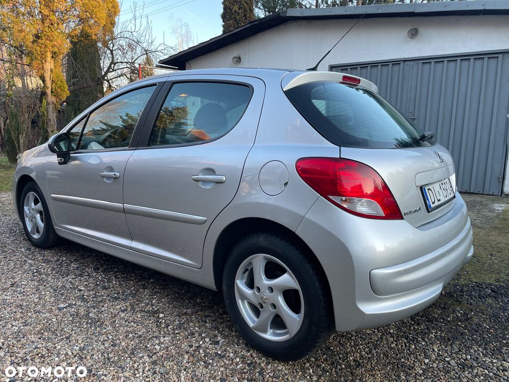 Peugeot 207 HDi FAP 92 Forever - 4