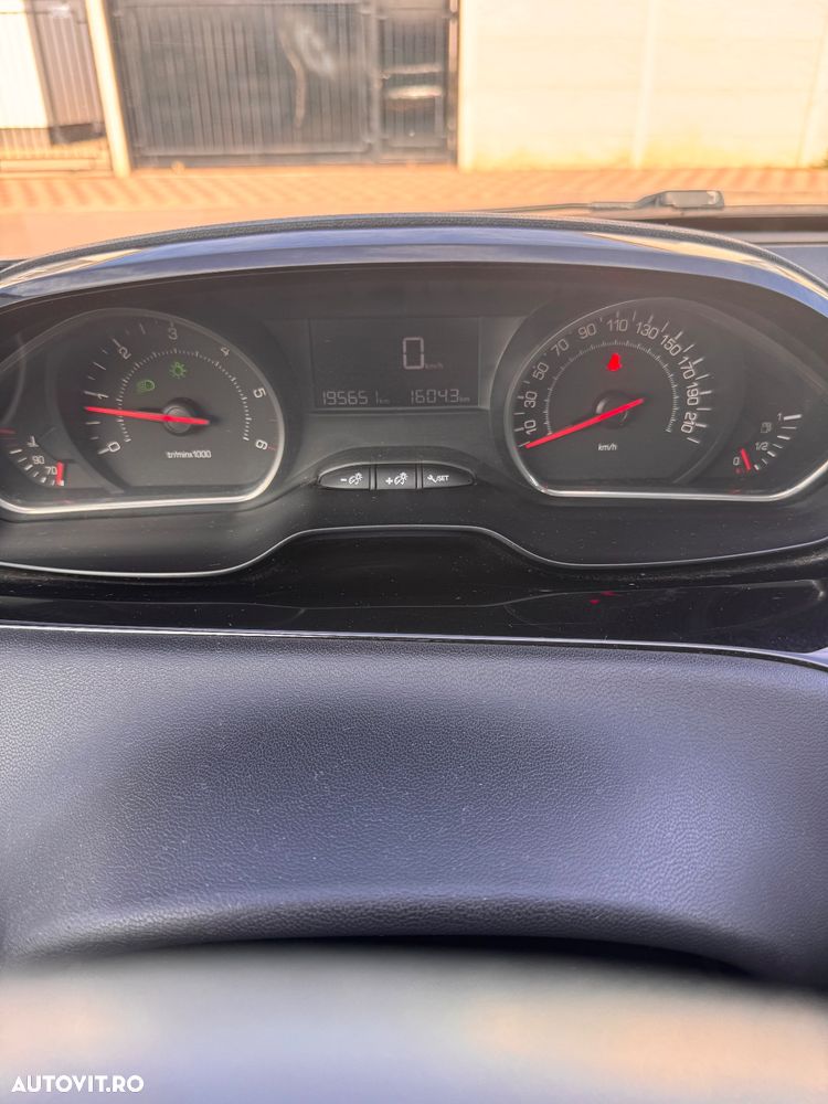 Peugeot 208 1.6 e-HDi FAP STT Active - 12